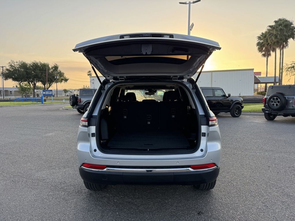 2023 Jeep Grand Cherokee Laredo X