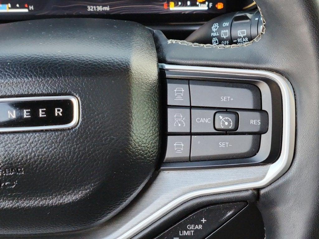 2025 Jeep Wagoneer Base