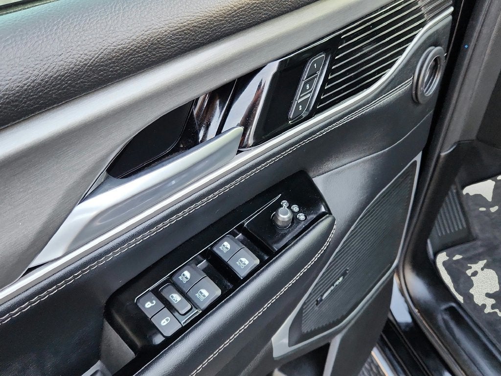 2025 Jeep Wagoneer Base