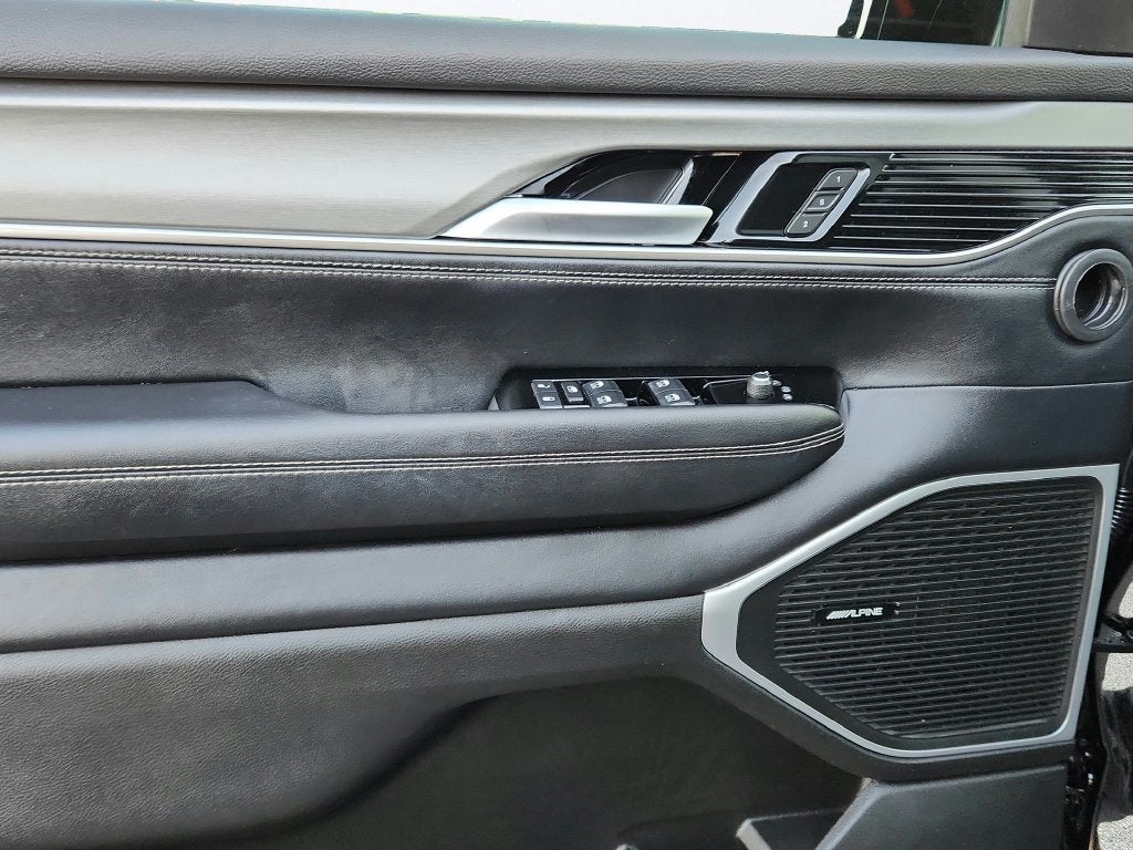 2025 Jeep Wagoneer Base