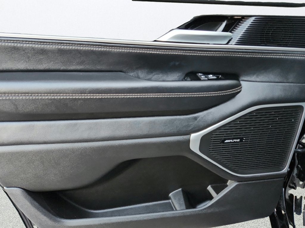 2025 Jeep Wagoneer Base