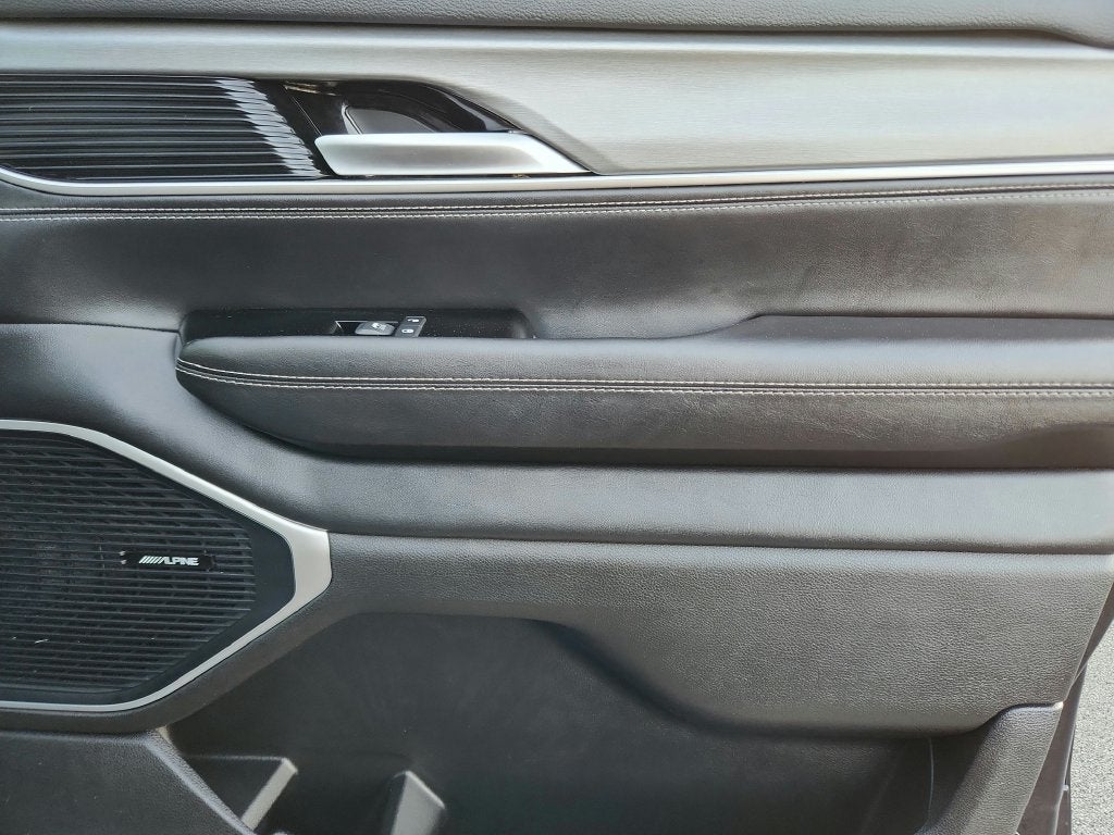2025 Jeep Wagoneer Base