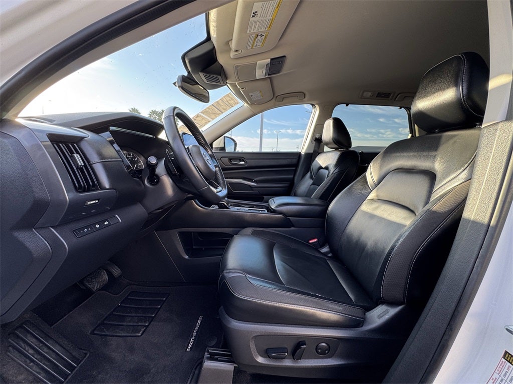 2022 Nissan Pathfinder SL