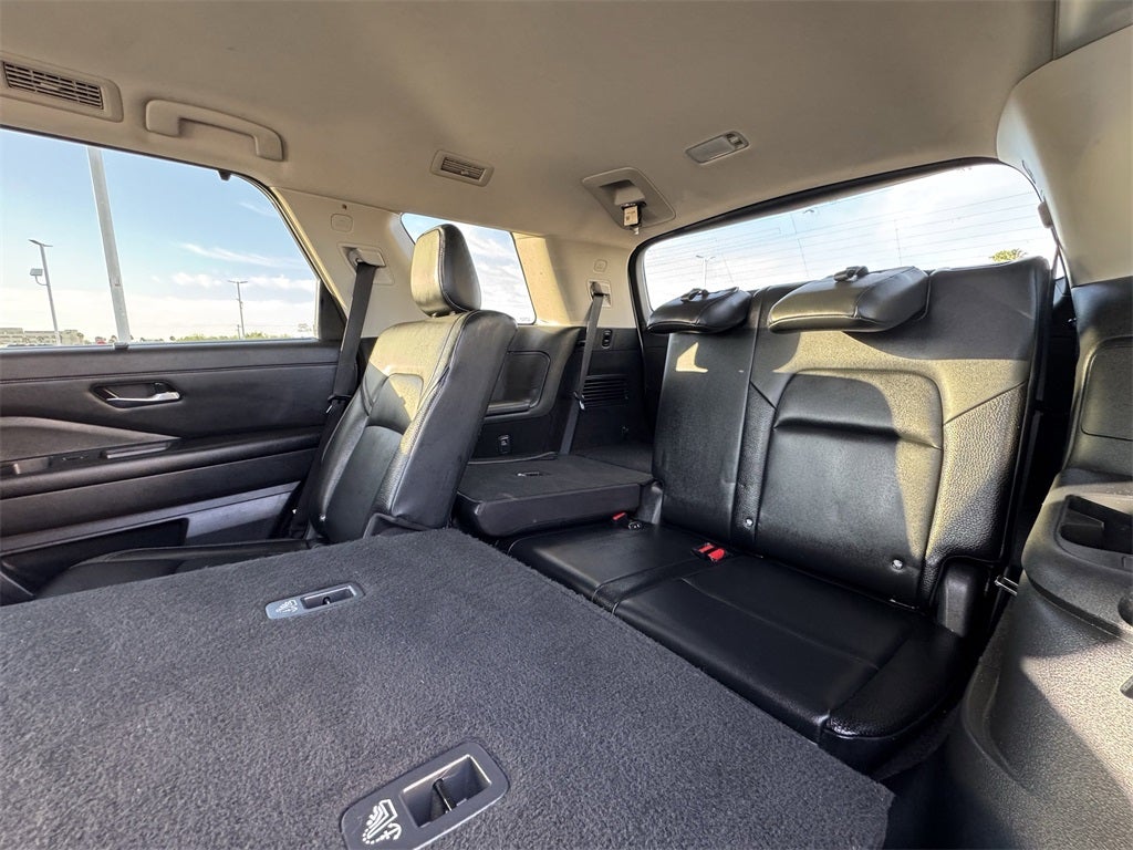 2022 Nissan Pathfinder SL