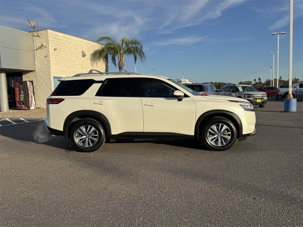 2022 Nissan Pathfinder SL