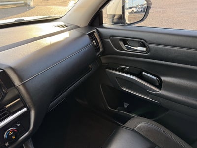 2022 Nissan Pathfinder SL