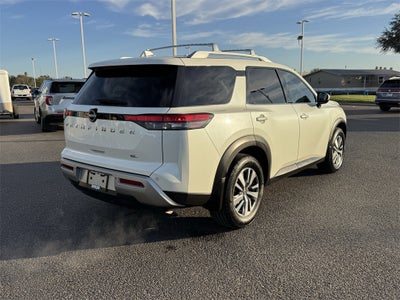 2022 Nissan Pathfinder SL
