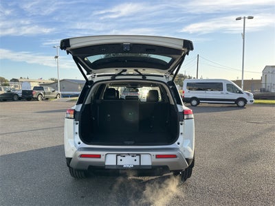 2022 Nissan Pathfinder SL