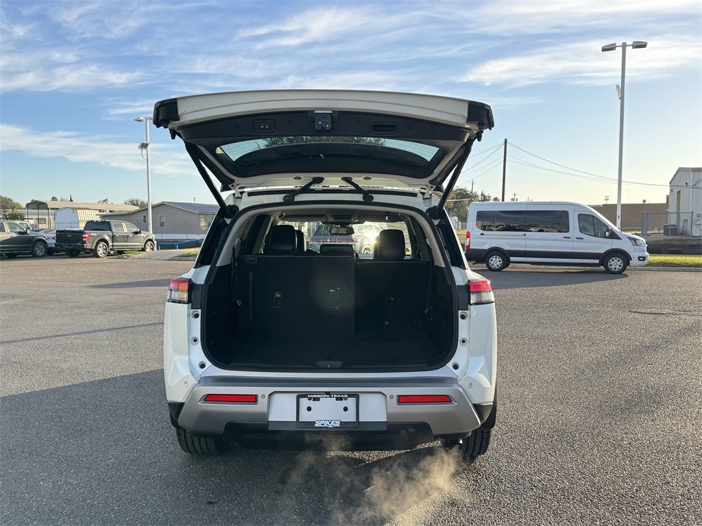 2022 Nissan Pathfinder SL