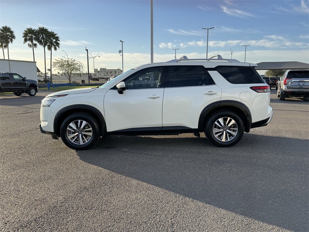 2022 Nissan Pathfinder SL