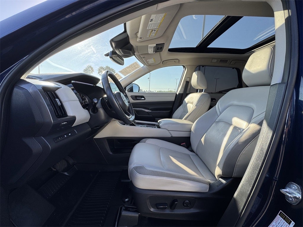 2022 Nissan Pathfinder SL