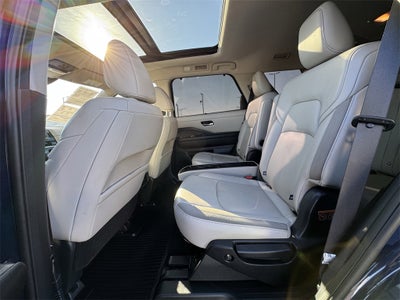 2022 Nissan Pathfinder SL