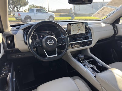 2022 Nissan Pathfinder SL