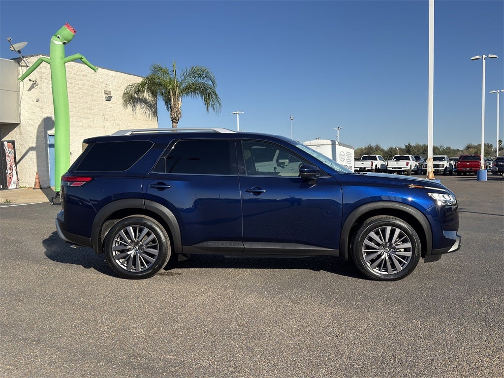 2022 Nissan Pathfinder SL