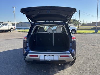 2022 Nissan Pathfinder SL