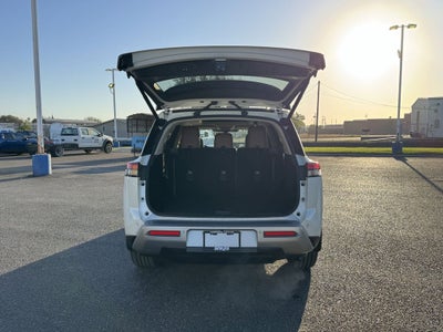 2023 Nissan Pathfinder Platinum