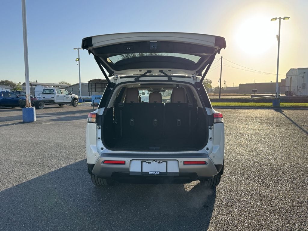 2023 Nissan Pathfinder Platinum