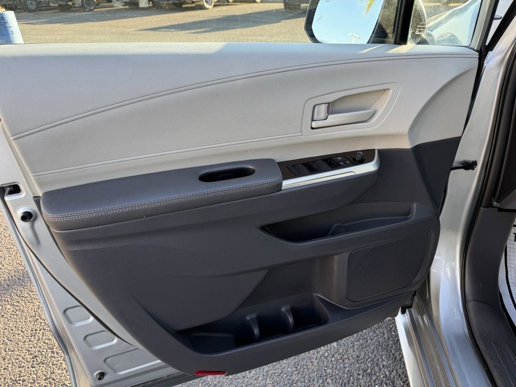 2021 Toyota Sienna LE 8 Passenger