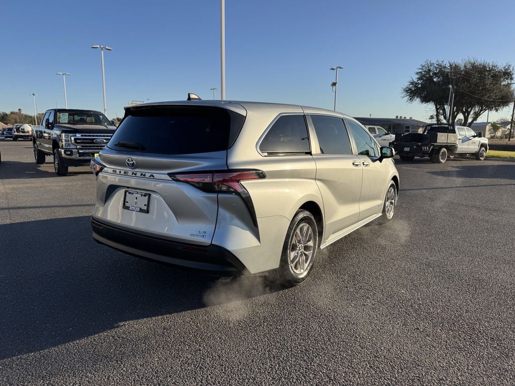 2021 Toyota Sienna LE 8 Passenger