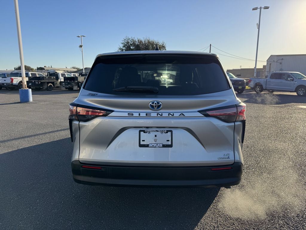 2021 Toyota Sienna LE 8 Passenger