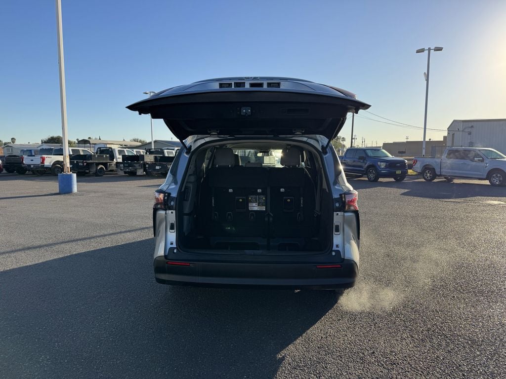 2021 Toyota Sienna LE 8 Passenger