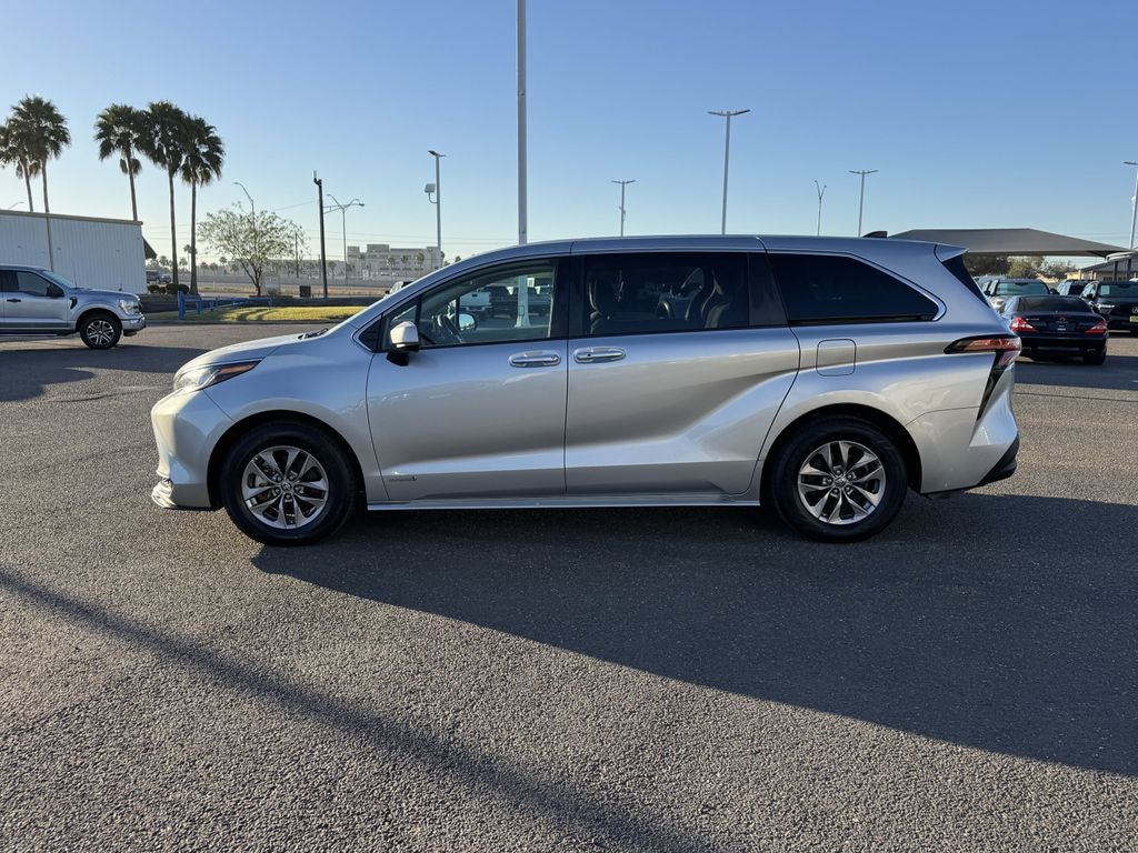2021 Toyota Sienna LE 8 Passenger