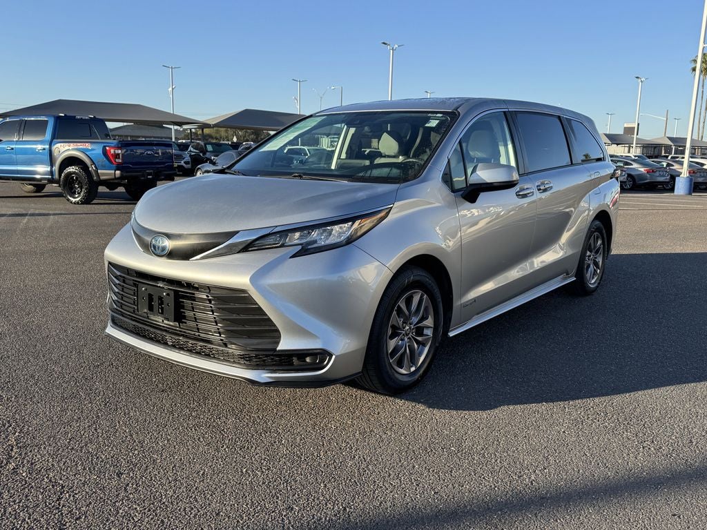 2021 Toyota Sienna LE 8 Passenger