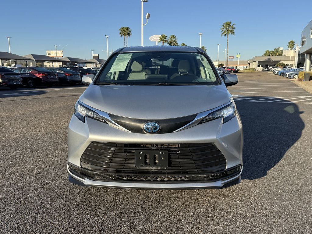 2021 Toyota Sienna LE 8 Passenger