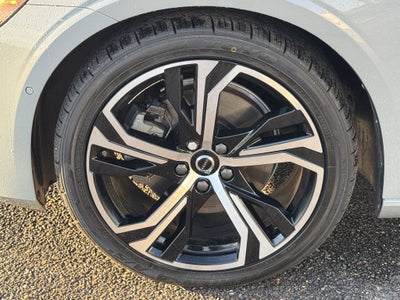 2024 Volvo S60 B5 Plus Dark Theme