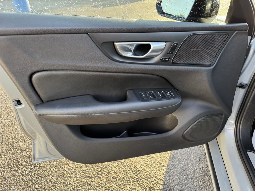 2024 Volvo S60 B5 Plus Dark Theme
