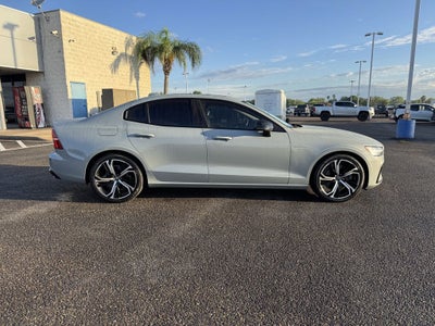 2024 Volvo S60 B5 Plus Dark Theme