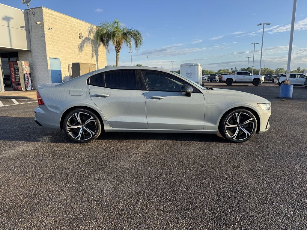 2024 Volvo S60 B5 Plus Dark Theme