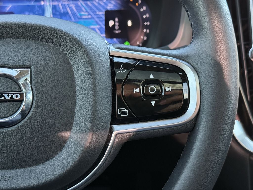 2024 Volvo S60 B5 Plus Dark Theme