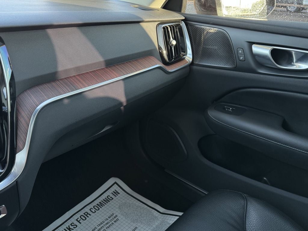 2024 Volvo S60 B5 Plus Dark Theme