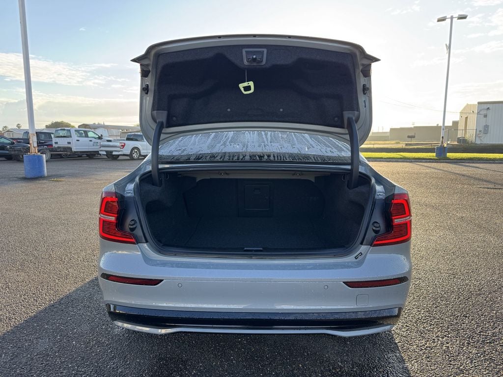 2024 Volvo S60 B5 Plus Dark Theme