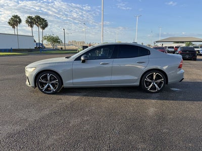 2024 Volvo S60 B5 Plus Dark Theme