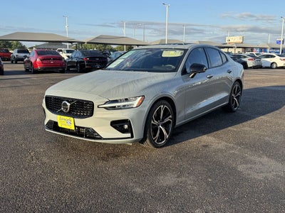 2024 Volvo S60 B5 Plus Dark Theme