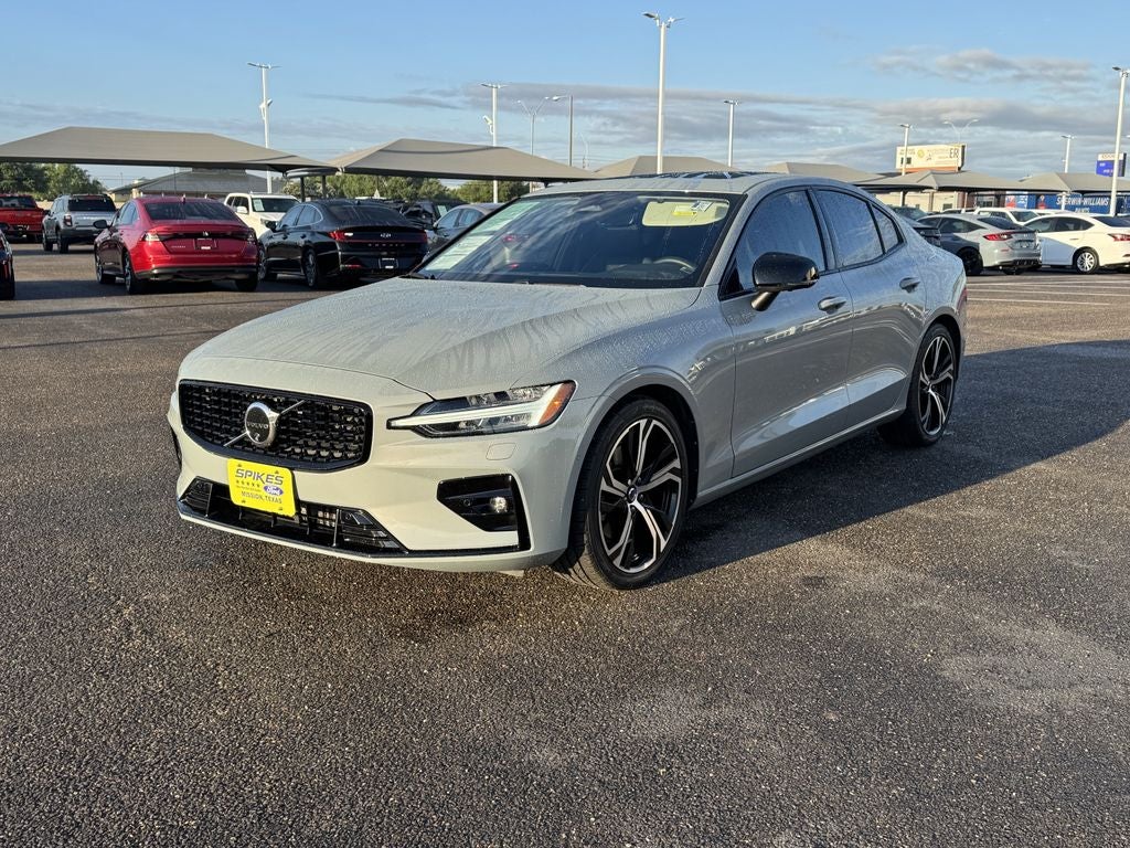 2024 Volvo S60 B5 Plus Dark Theme